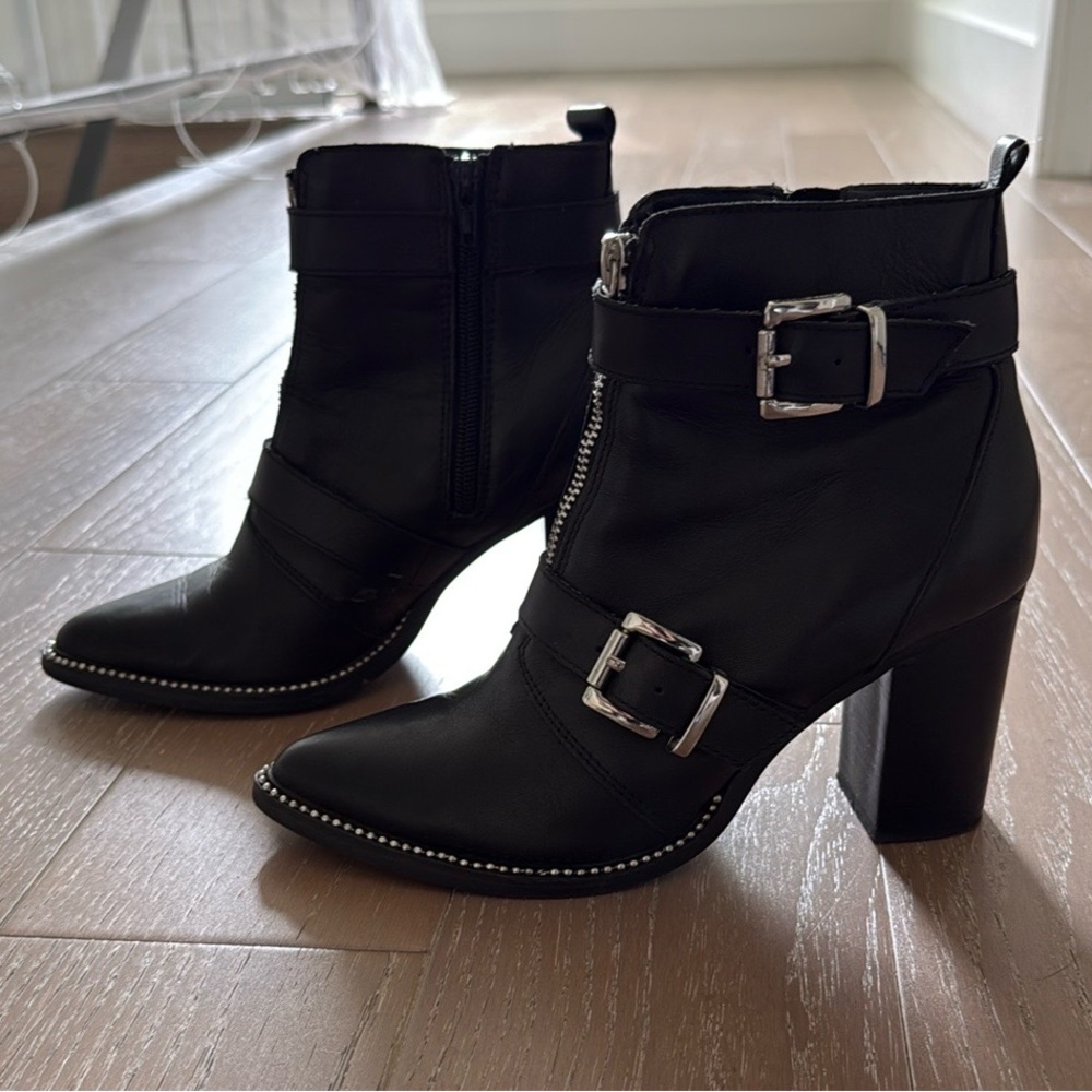 Steve Madden Halle Leather Black Ankle Boots with Buckle Detail Size 6